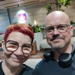 Mari Ja Jani Singaporen lentokentällä